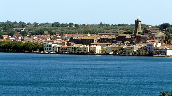 Marta und der Bolsena See